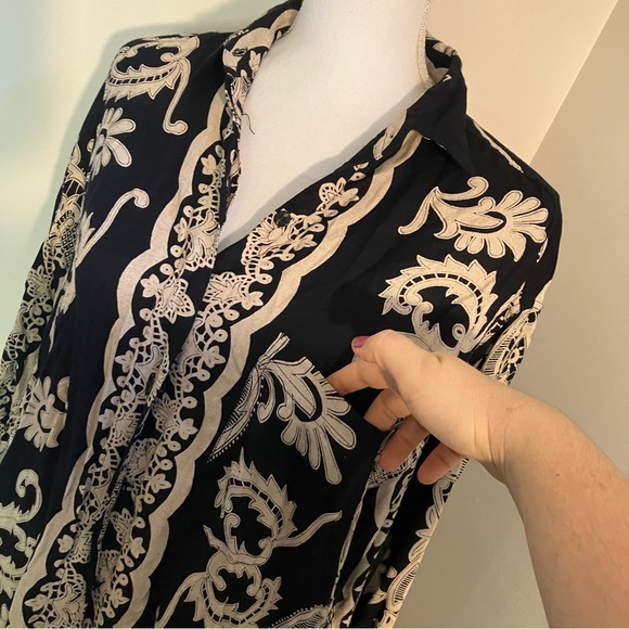 5/$20 Xinqu vintage black/cream intricate de sight collar blouse, long sleeve, M - Picture 2 of 7